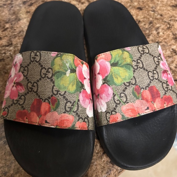 Gucci Persuit Slide Sandal - Picture 9 of 10